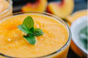 Gaspacho de nectarines et de poivrons jaunes 