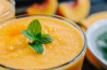Gaspacho de nectarines et de poivrons jaunes 