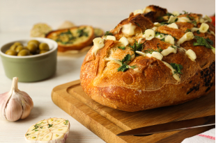 Pain farci aux herbes et fromages