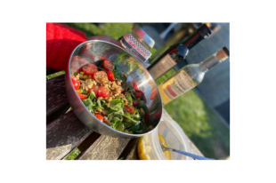 Salade de blé composée à la vinaigrette aux agrumes