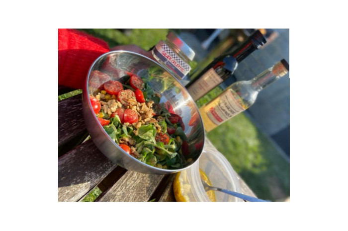 Salade de blé composée à la vinaigrette aux agrumes