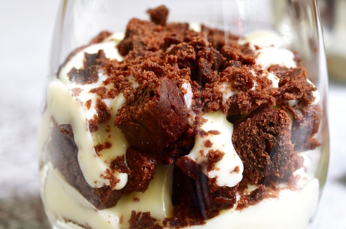 VERRINES DE MOUSSE AUX 2 CHOCOLATS ET CARAMEL